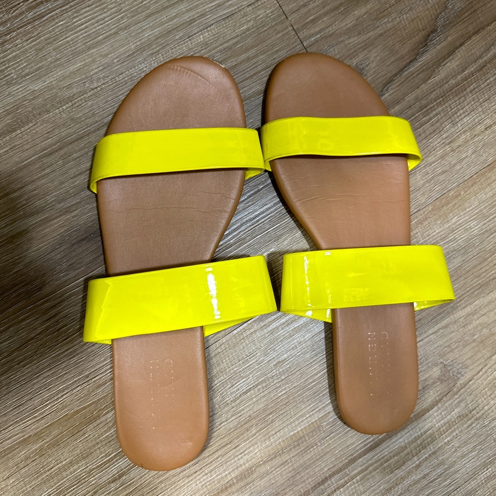 YELLOW SLIP ON SANDALS 🩴